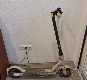 Xiaomi MI Electric Scooter 3