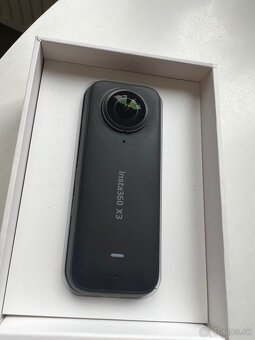 Akčná kamera Insta360 X3 s množstvom príslušenstva - 1