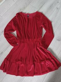Červené šaty semišové