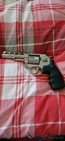 Predám airsoft revolver