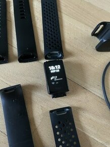 Fitbit Charge 4 smart hodinky - 1