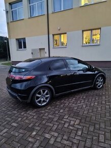 Honda Civic 8g UFO 2.2 i-CTDi