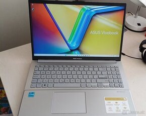 Asus Vivobook E1504G takmer nový, záruka