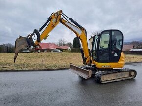 JCB 8045 r.2015, do konce Ledna příslušenství v ceně