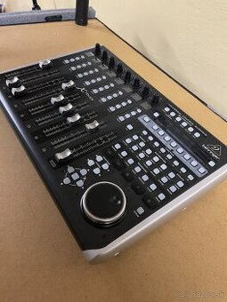 Behringer X-Touch Universal Control Surface