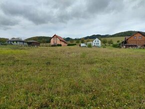 Predaj: Pozemok na stavbu RD v Zbyňove 1748m2 (992m2+756m2) 