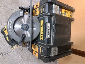 Aku píla DEWALT DCS576N - 1