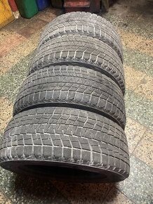 Predam zimne pneumatiky 225/65 r17 BRIDGESTONE