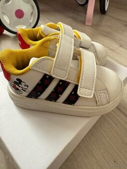 Adidas tenisky 19