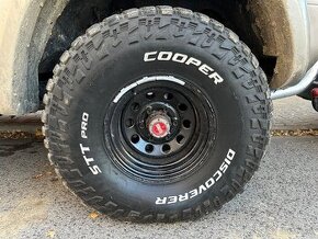 35x12.5 R15 Cooper Discoverer STT PRO