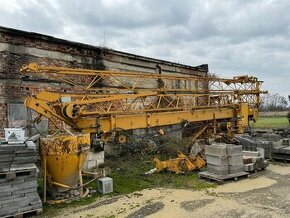 Na predaj - Vežový otočný žeriav Liebherr 26K