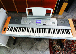 Yamaha DGX-640 klavír + pedálová jednotka
