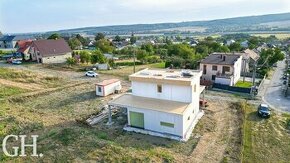 NOVÉ ROZHANOVCE -JEDINEČNÝ 4-IZBOVÝ DREVODOM -  130 M2 - DOK