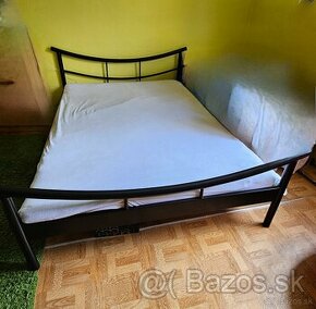 Kovova postel s matracom 140x200