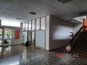 Prenájom obchodného priestoru 28,2 m2 v centre Trnavy na Vaj