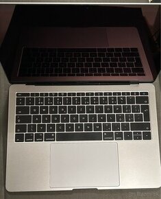 MacBook Pro 2017 na diely