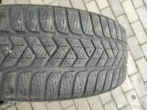 Predám dve zimné pneu Pirelli 215/60R16 - 1