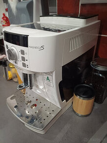 Delonghi magnifica S biely