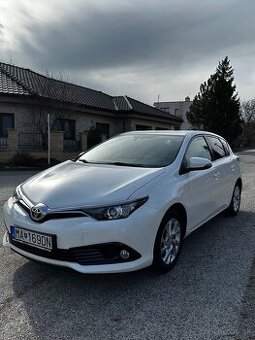 Toyota Auris 1.6 benzín 2016 - 1