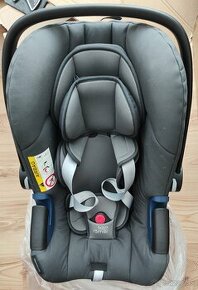 Britax Römer Baby-Safe 2 i-Size s isofix základňou Flex Base - 1