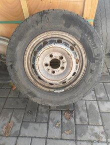 Predám zimné pneu 205/70 R15 C vredestein