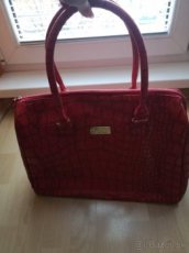 Krásna červená kabelka - 1