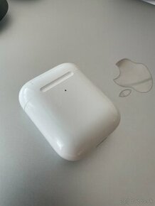 Apple Airpods 2 (2019) so silikónovým obalom