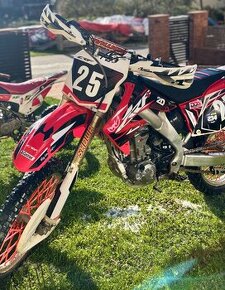 Predám honda crf 250r r.v. 2009