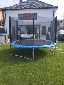 Trampolína