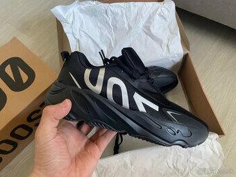 Adidas Yeezy 700