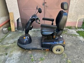 Elektrický trojkolesový invalidný vozík Invacare Comet