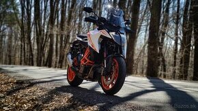 KTM Superduke 1290 GT 10/2021 + záruka do 9.2026