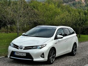 Predám Toyota Auris Hybrid touring sports 1.8i 82000km