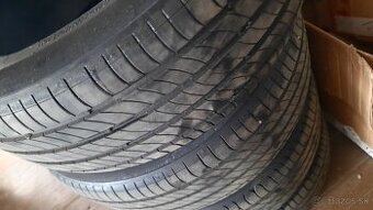 Predám pneu MICHELIN 235/45 R20 100V.