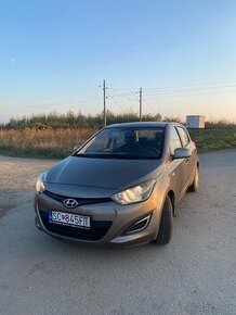 Hyundai i20 2012 hnedá metalíza svetla