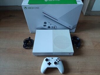 Xbox One S 1TB HDD konzola, prislusenstvo a vela hier