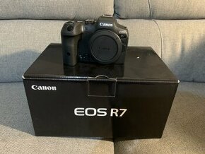 Canon eos R7