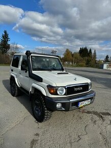 Toyota Land Cruiser HZJ 71