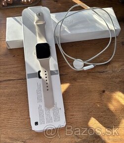 Apple Watch 7 starlight