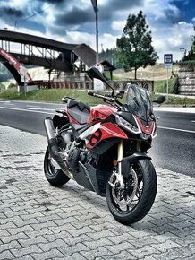 Aprilia Tuono V4 1100 RR + akcna kamera Insta360 X3