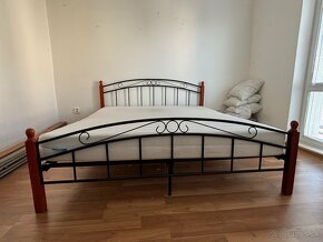 Manželská posteľ 200x180