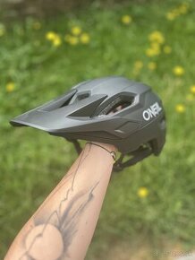 O’neal trailfinder cyklo prilba na bike