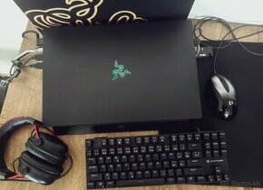 Herný notebook Razer Blade 17 - 1