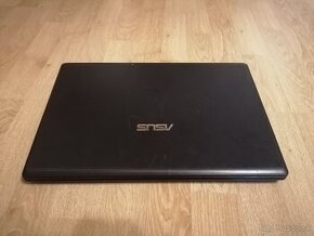 15.6" notebook Asus X55A, windows 10 SK - predám.