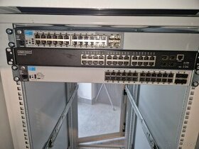 Switche 24x 1 GbE