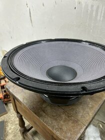 The box Speaker 18 “ - 1