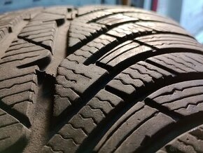 Predam 2ks pneu 225/45/r18  zimne  95V  Michelin