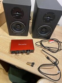 Zvuková karta (Focusrite) a štúdiové monitory (Kurzweil)