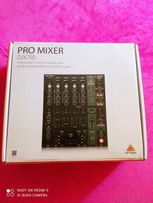 Behringer DJX 750.