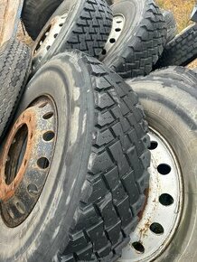 Pneu 295/80R22,5